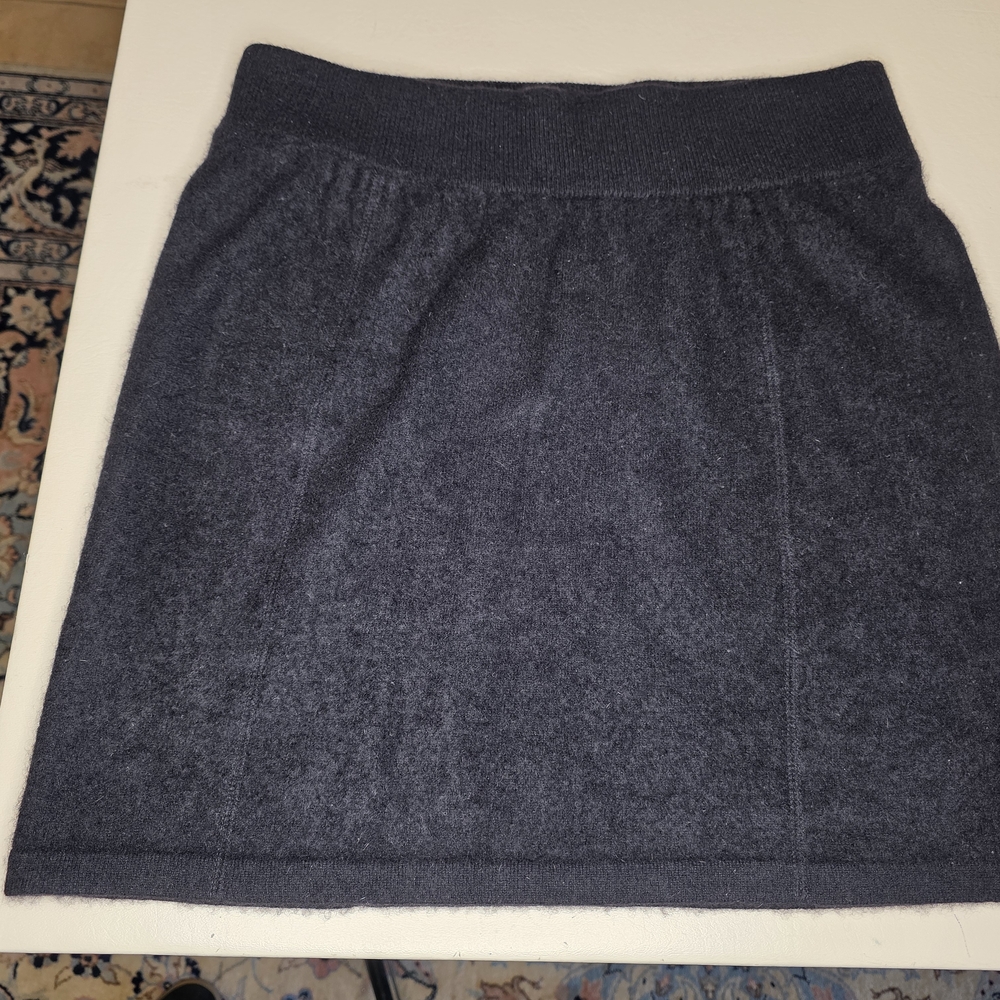 Chic 100% Cashmere Knit Mini Skirt
